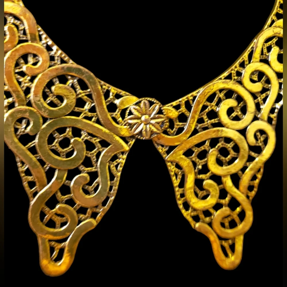 Gold tone  necklace collar - Picture 2 of 3